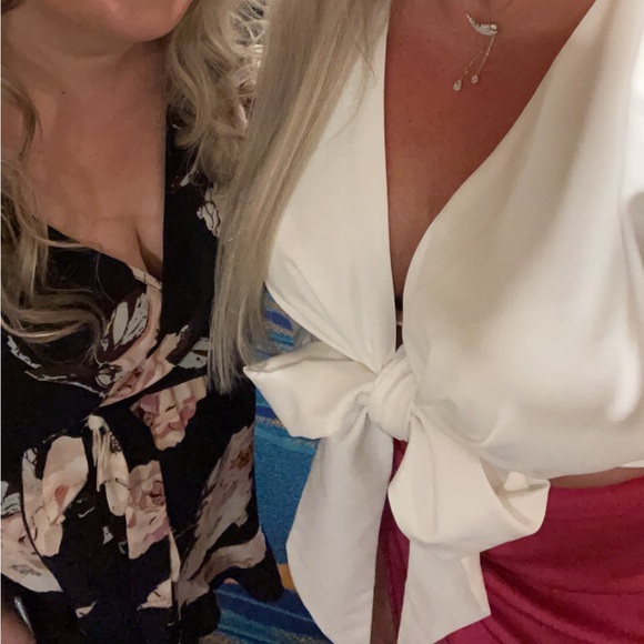 🌵3 for $12🌵 Sexy tie top - Picture 5 of 8